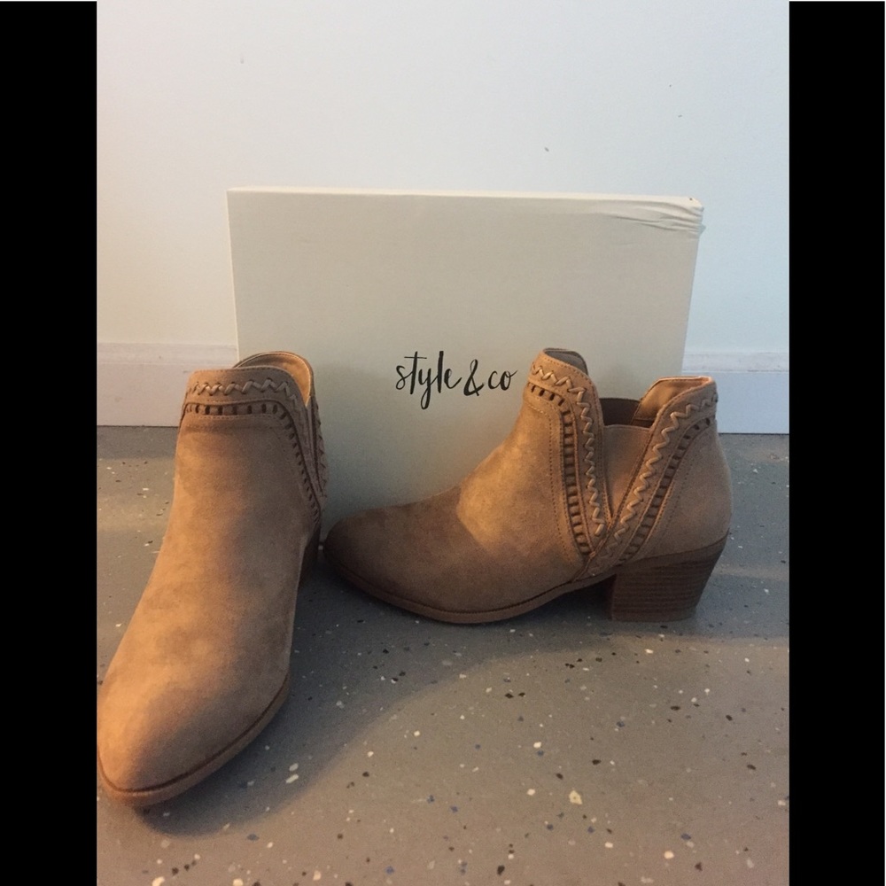 8 wide style and co tan suede booties NIB